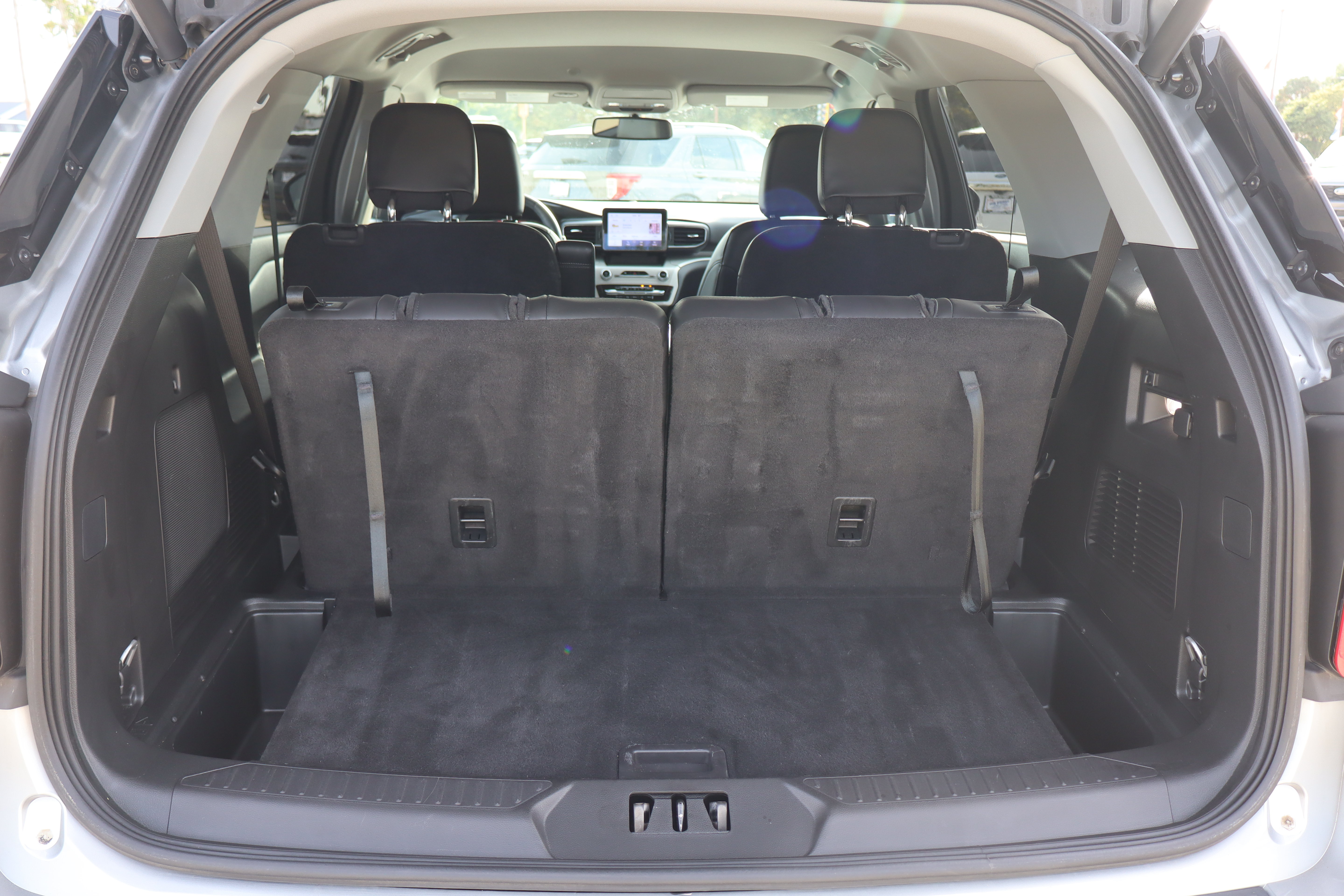 Used 2024 Ford Explorer XLT w/ Equipment Group 202A AWD/4WD image 30