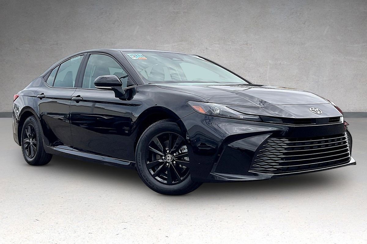 Used 2025 Toyota Camry LE FWD image 2