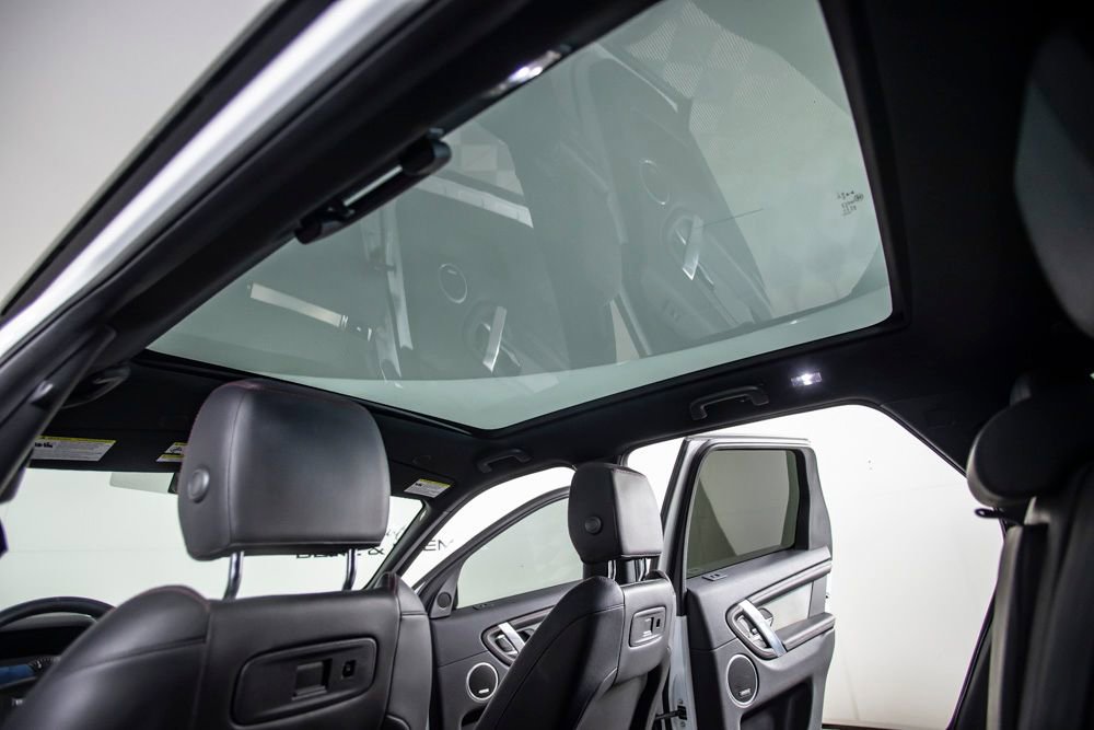 Used 2022 Land Rover Discovery Sport SE R-Dynamic image 29