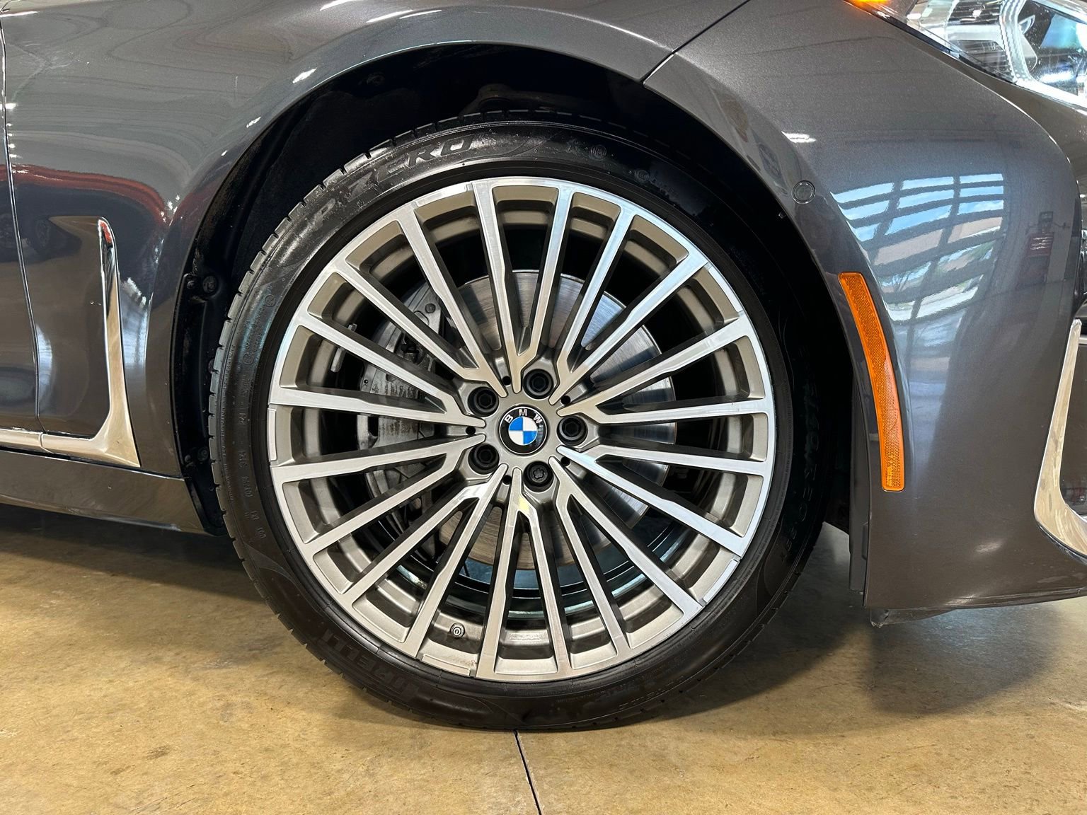 Used 2022 BMW 750i xDrive AWD/4WD image 9