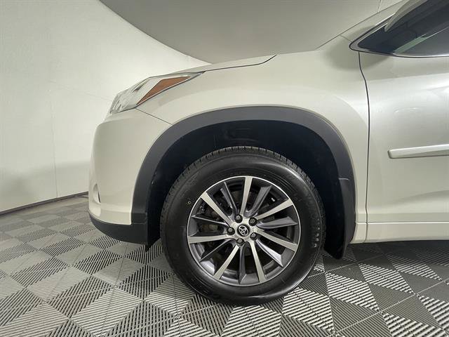 Certified 2017 Toyota Highlander XLE AWD/4WD image 24