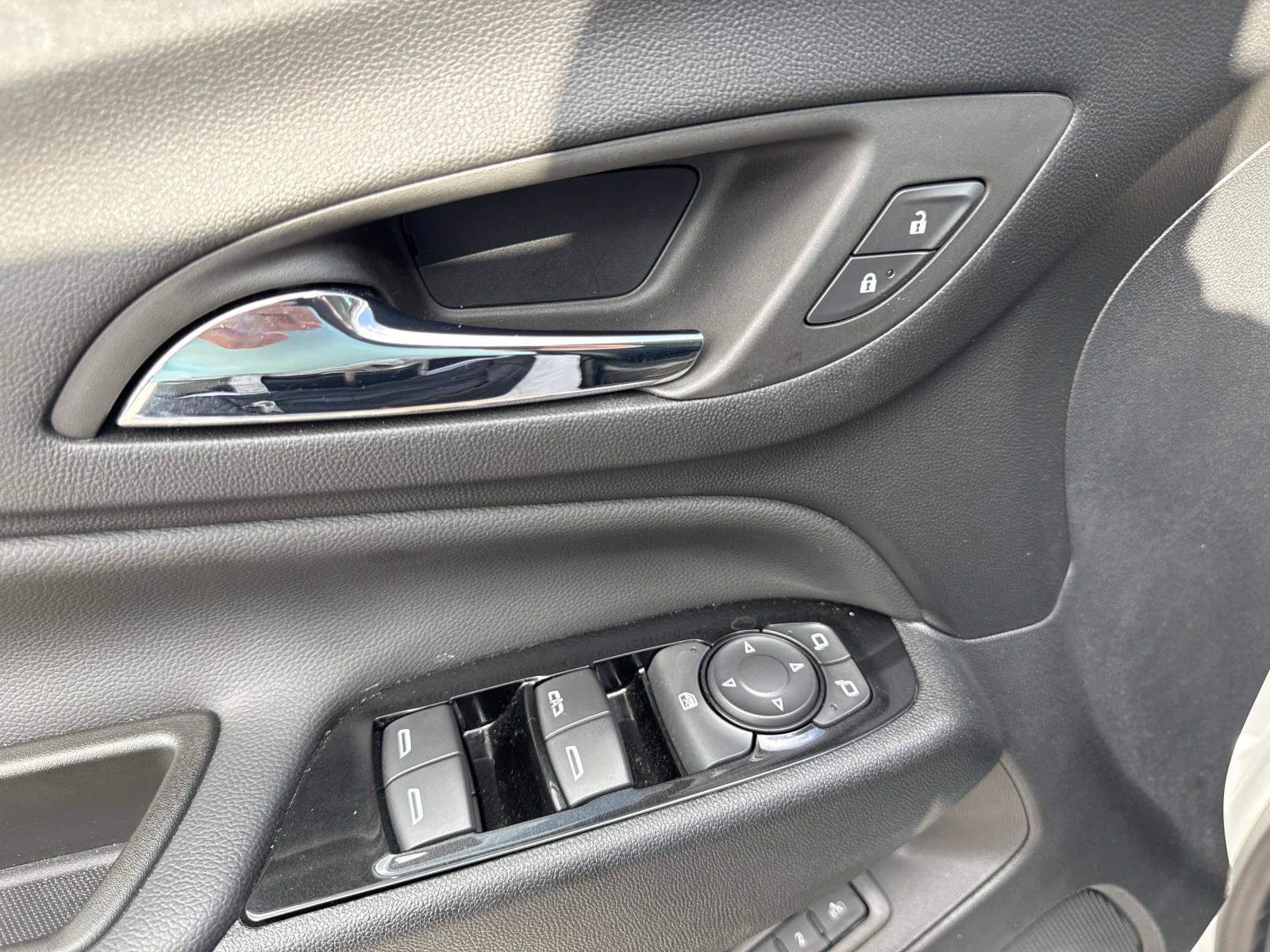 Used 2023 Chevrolet Equinox Premier FWD image 18