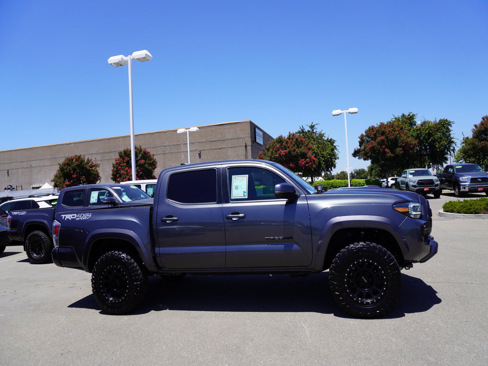 Used 2020 Toyota Tacoma TRD Sport w/ Technology Package AWD/4WD image 4