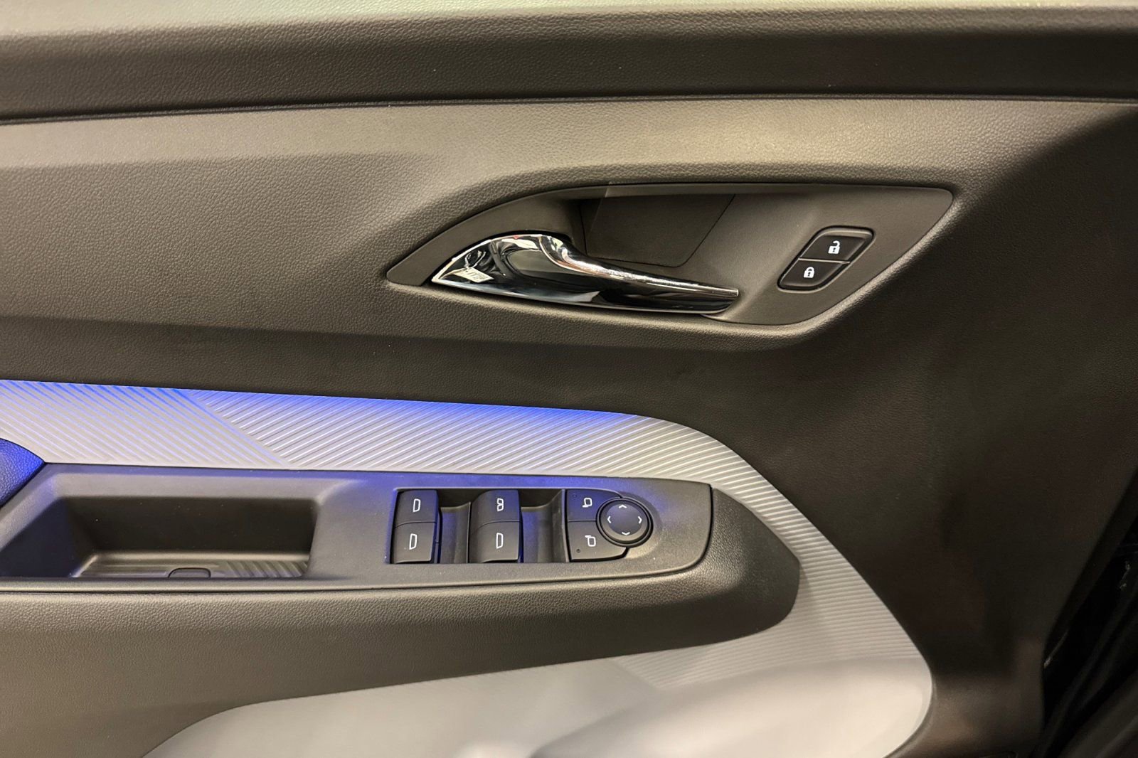 New 2027 Chevrolet Bolt RS FWD image 11