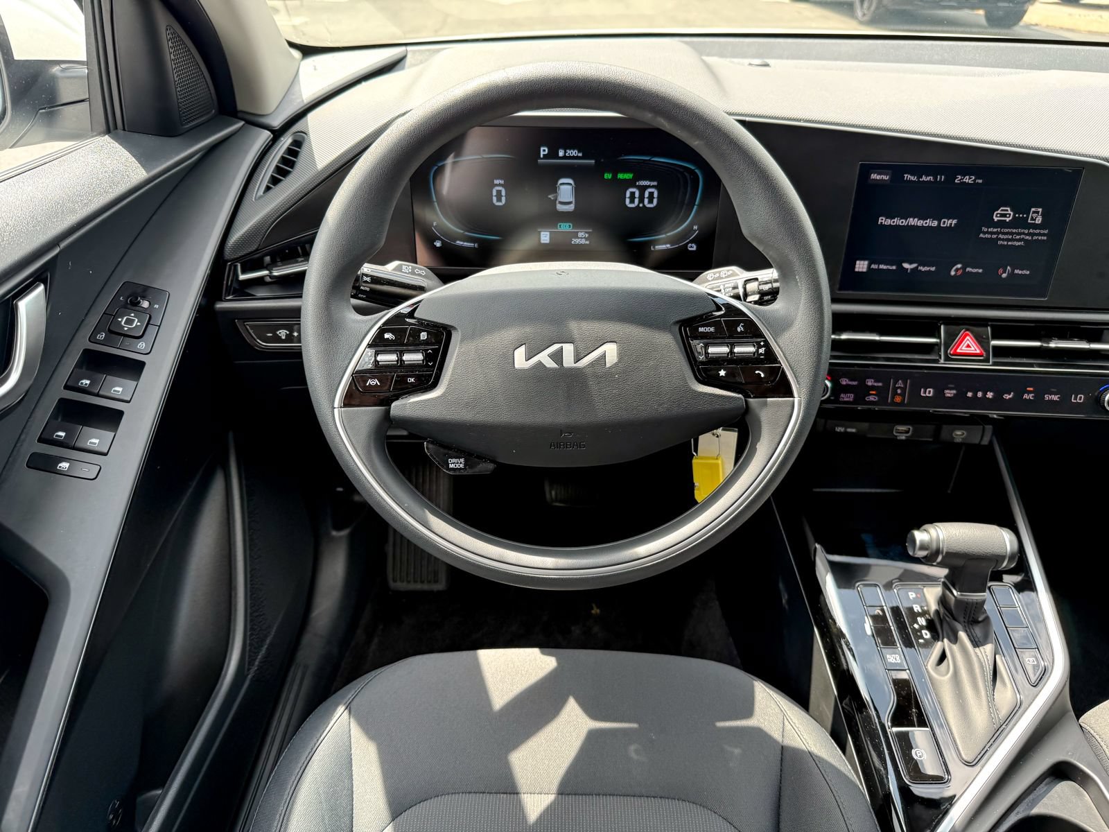 Certified 2025 Kia Niro LX FWD image 33