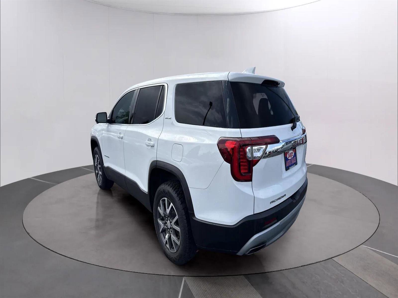 Used 2022 GMC Acadia SLE FWD image 4