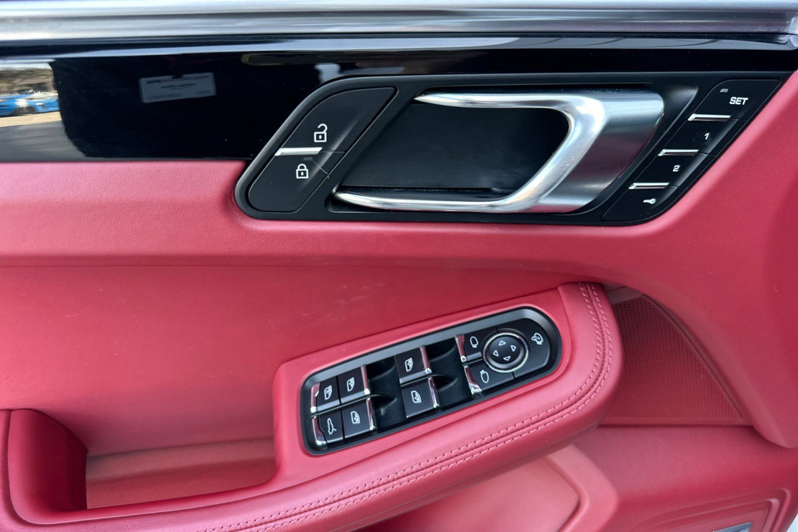 Certified 2022 Porsche Macan image 12