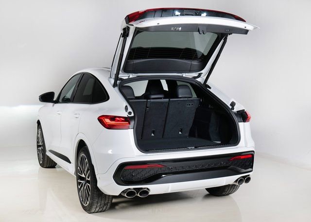 New 2025 Audi SQ5 Prestige image 6