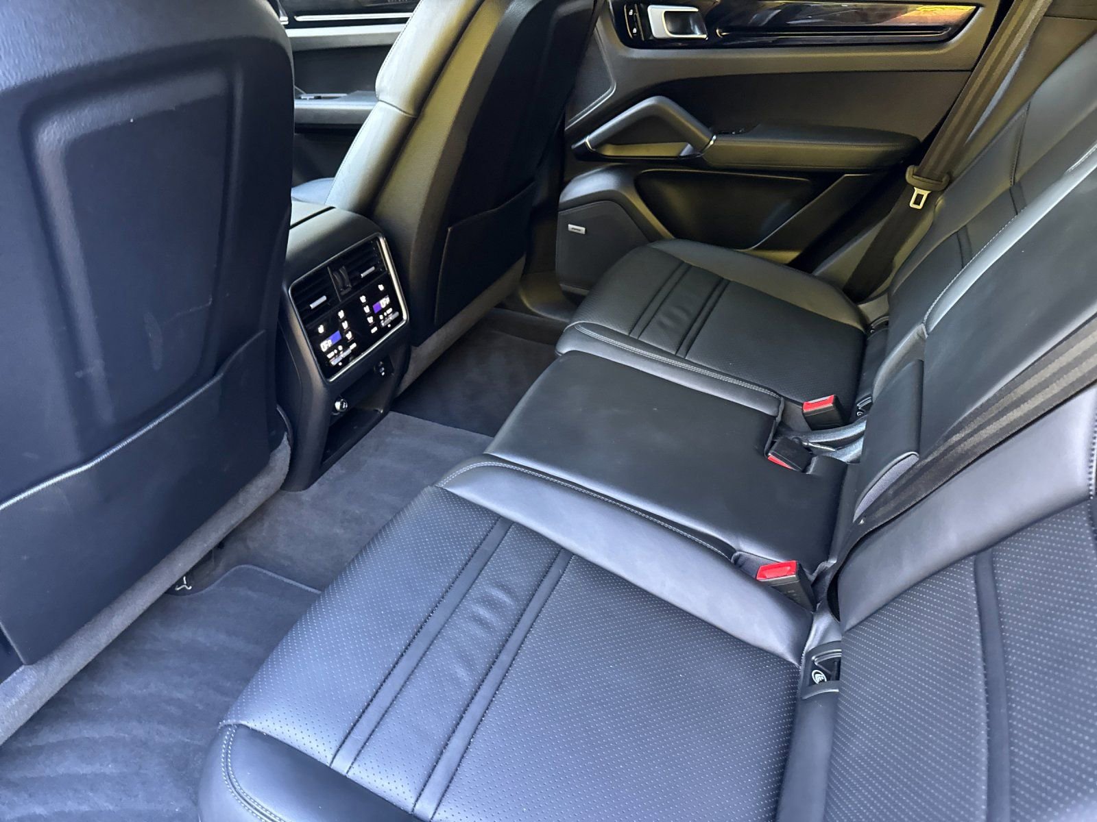Used 2021 Porsche Cayenne S image 12