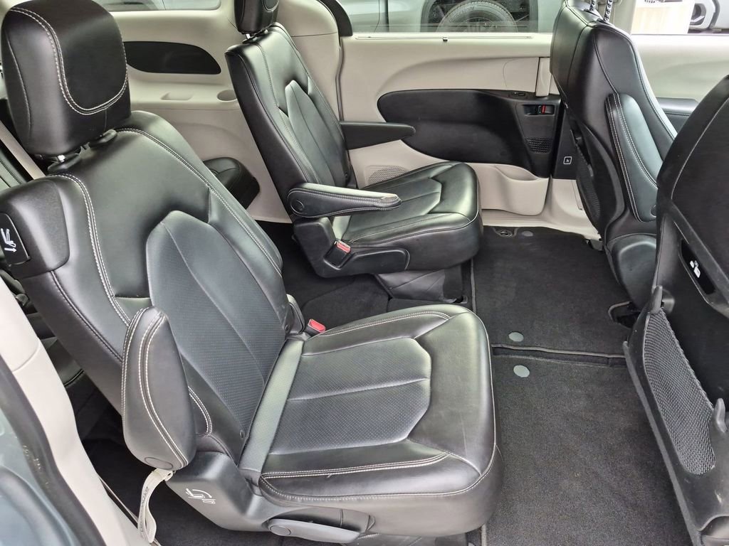 Used 2023 Chrysler Pacifica Touring-L FWD image 20