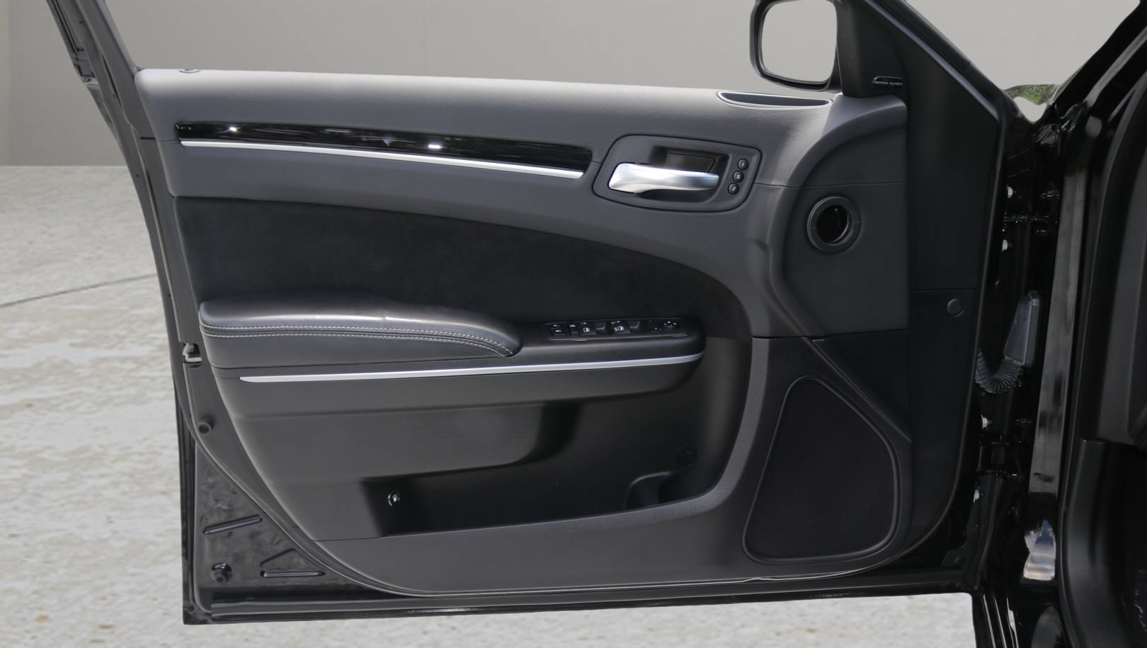 Used 2023 Chrysler 300 C RWD image 9
