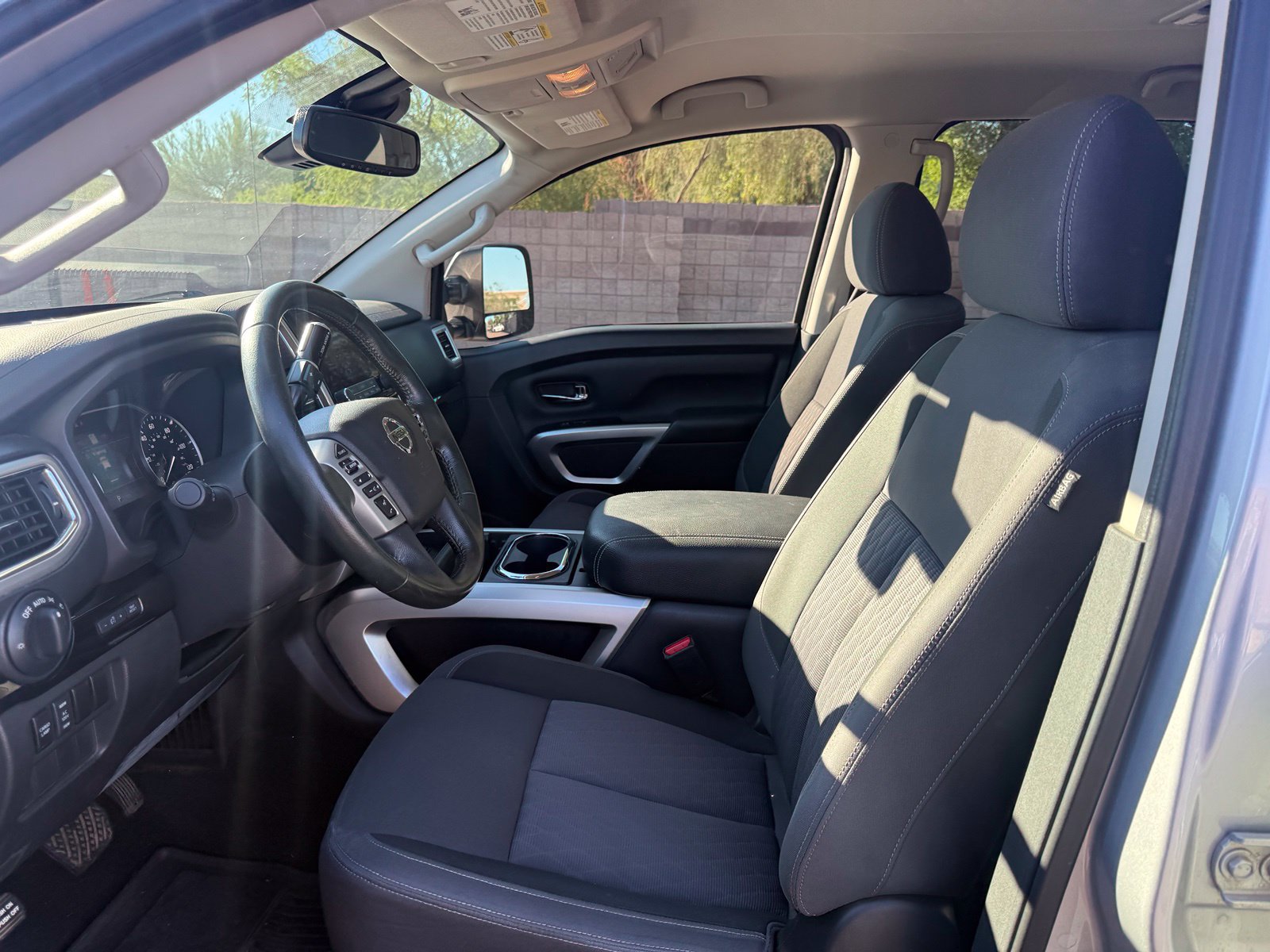 Used 2020 Nissan Titan SV w/ SV Convenience Package RWD image 14