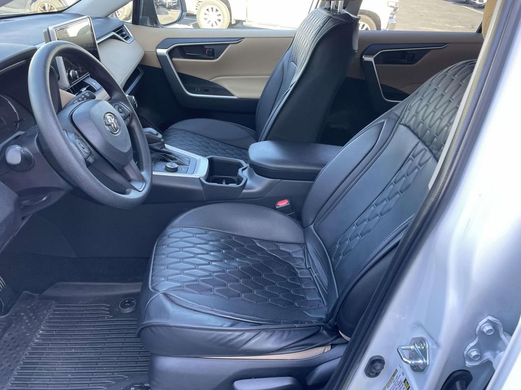 Used 2025 Toyota RAV4 LE image 29