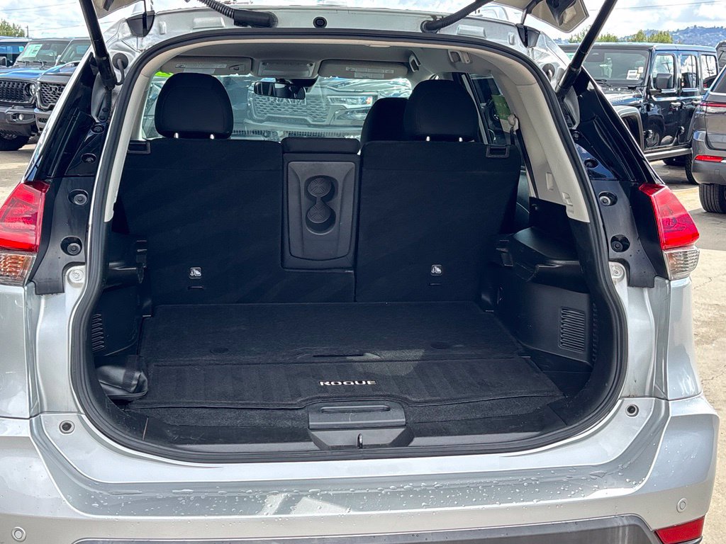 Used 2020 Nissan Rogue SV FWD image 24
