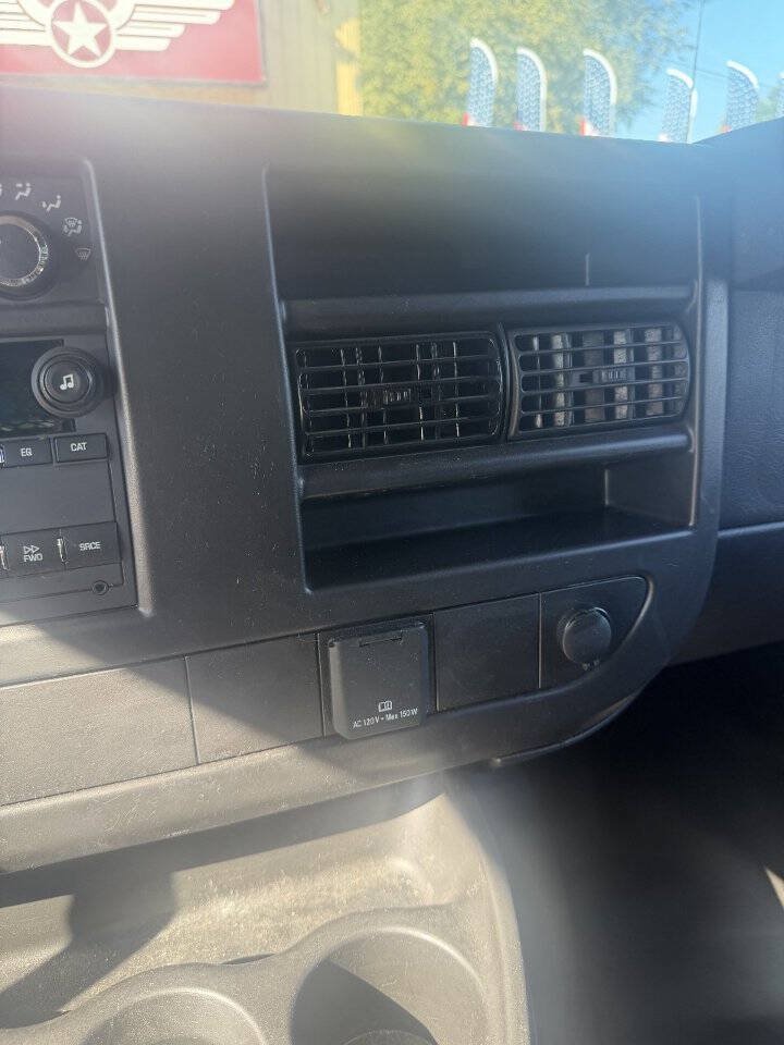 Used 2025 Chevrolet Express 2500 w/ Driver Convenience Package RWD image 11