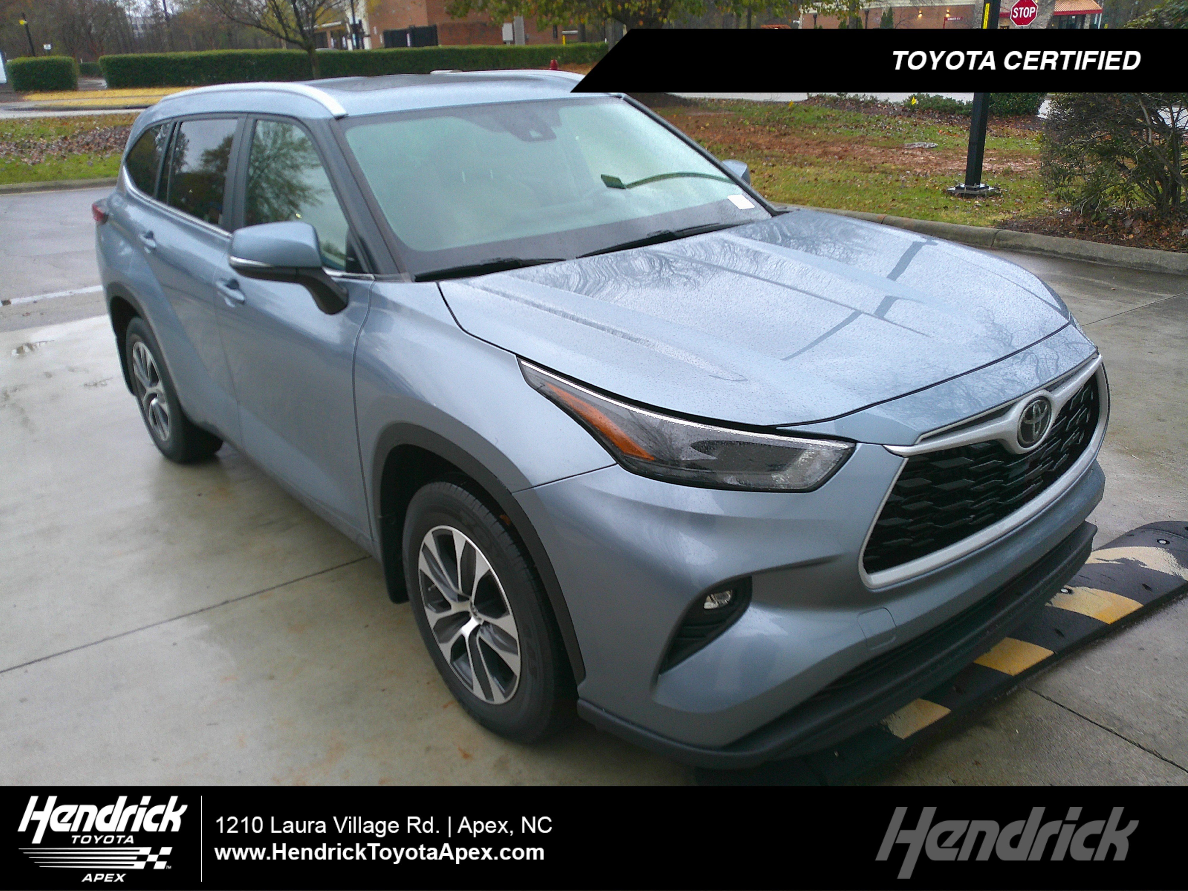 Used 2024 Toyota Highlander XLE image 1