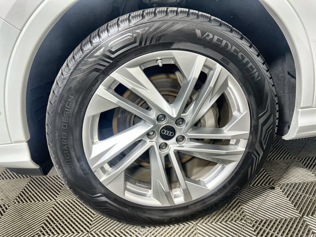 Used 2023 Audi Q7 3.0T Premium Plus AWD/4WD image 34