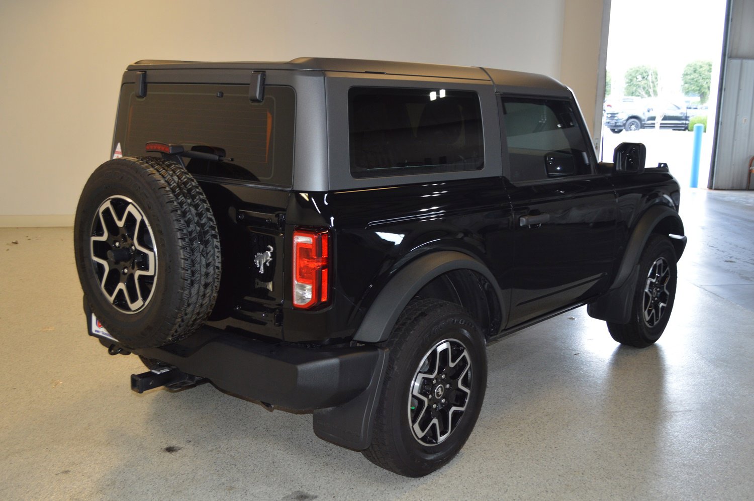Used 2023 Ford Bronco 2-Door image 3