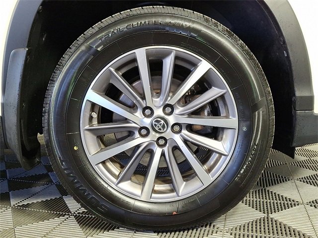 Used 2019 Toyota Highlander XLE image 11