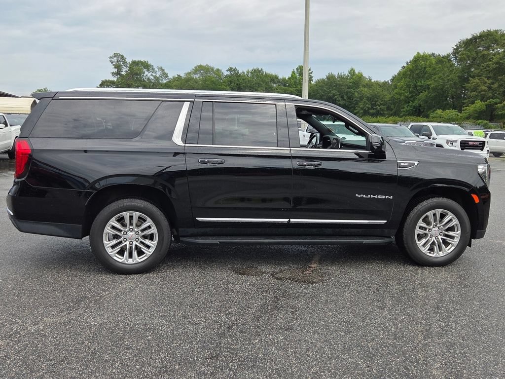 Certified 2022 GMC Yukon XL SLT w/ SLT Premium Package AWD/4WD image 12