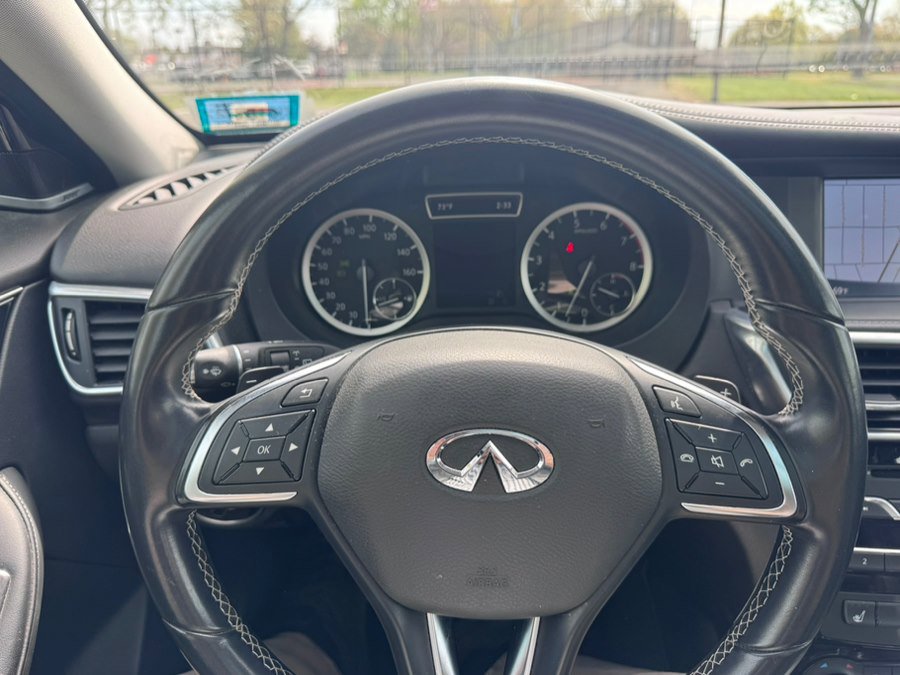 Used 2018 INFINITI QX30 Premium w/ Navigation Package image 16