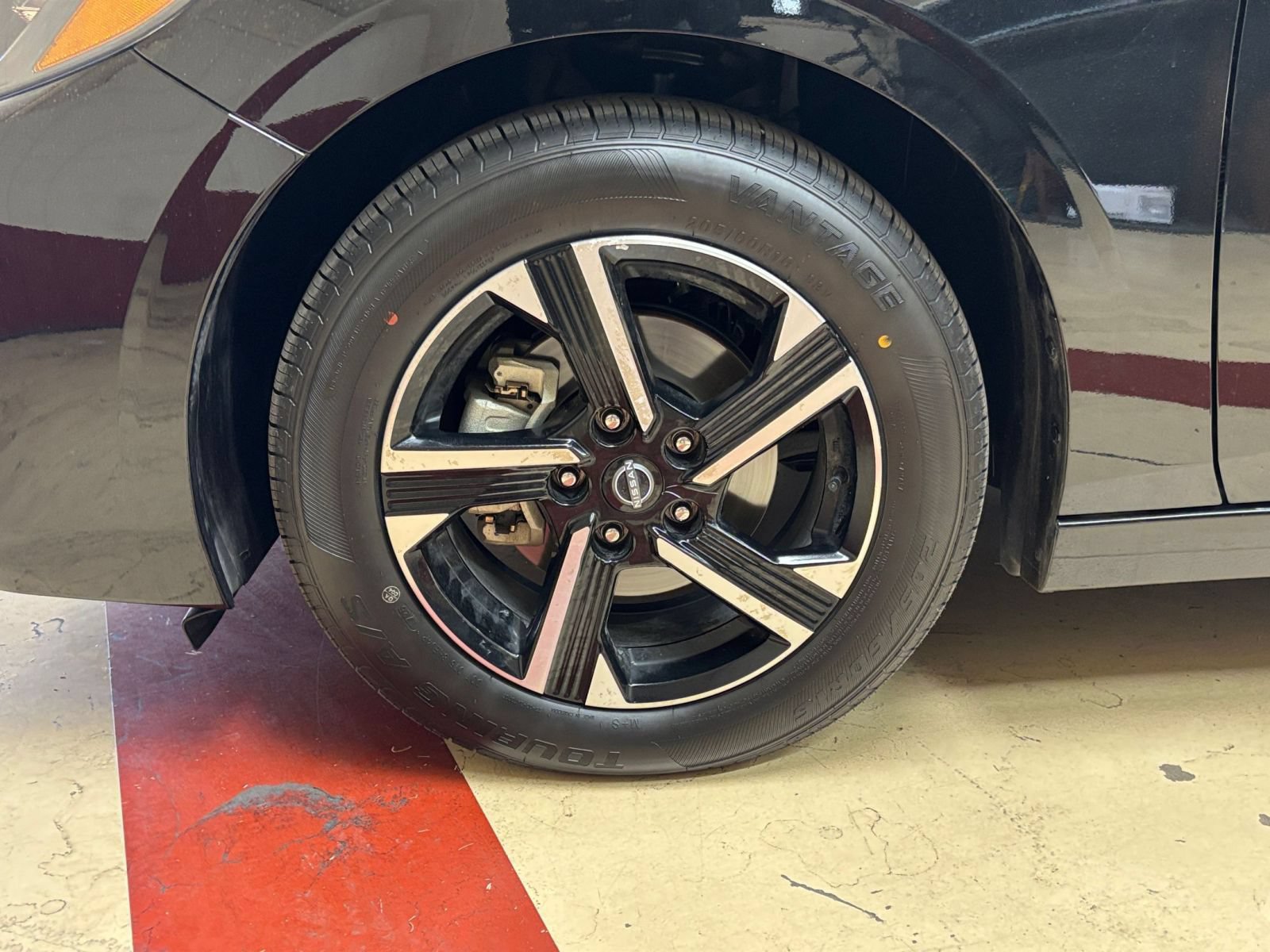Used 2025 Nissan Sentra SV FWD image 23