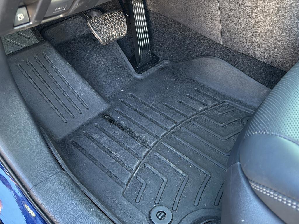 Used 2025 Toyota RAV4 Limited image 18