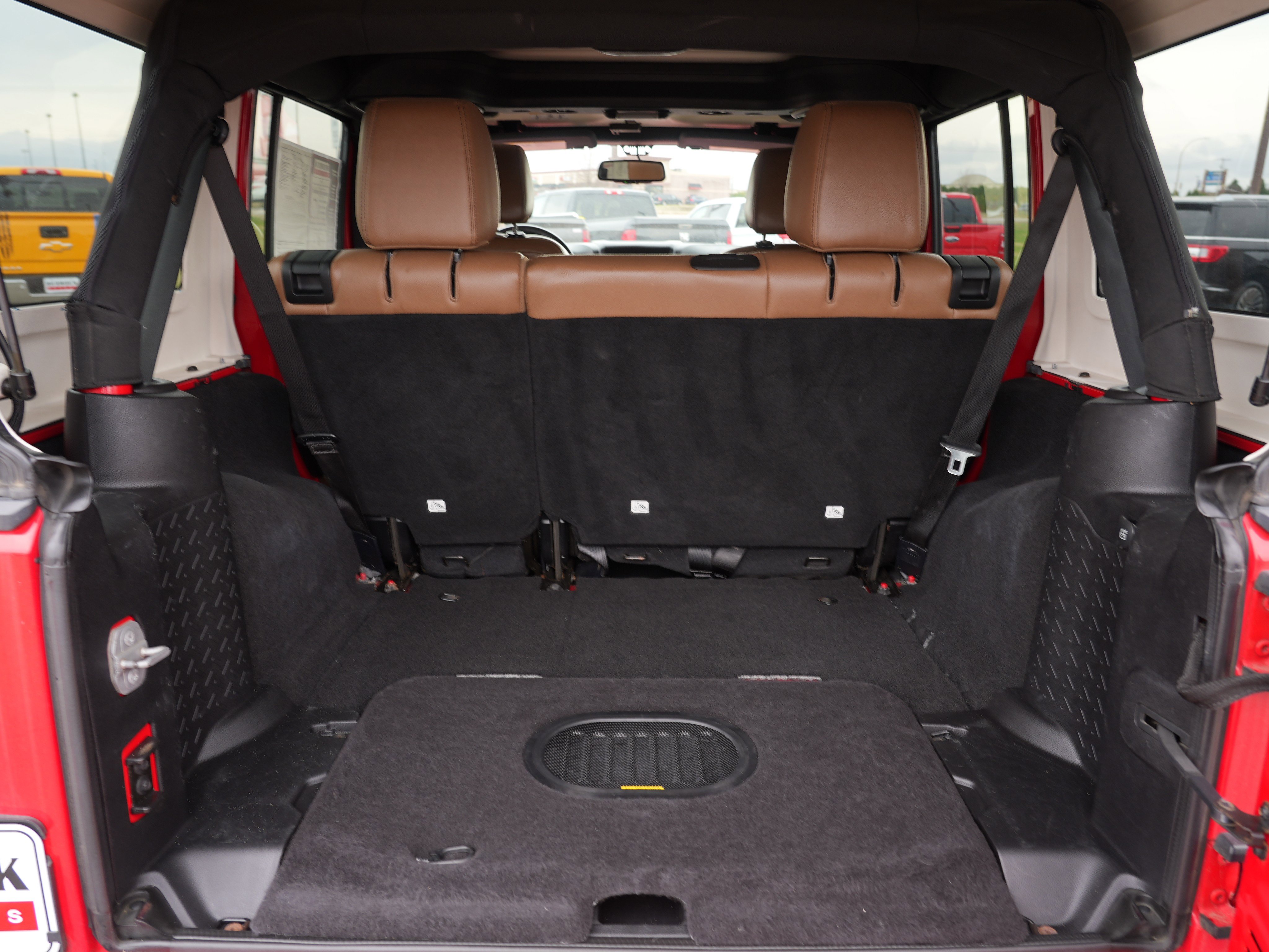 Used 2016 Jeep Wrangler Unlimited Sahara w/ Connectivity Group image 27