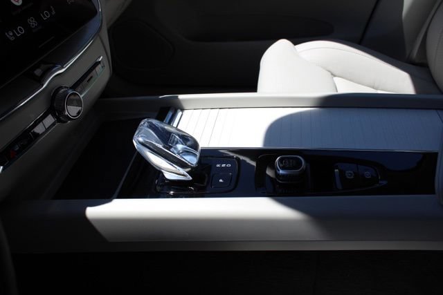 New 2026 Volvo XC60 T8 Ultra w/ Protection Package Premier AWD/4WD image 31
