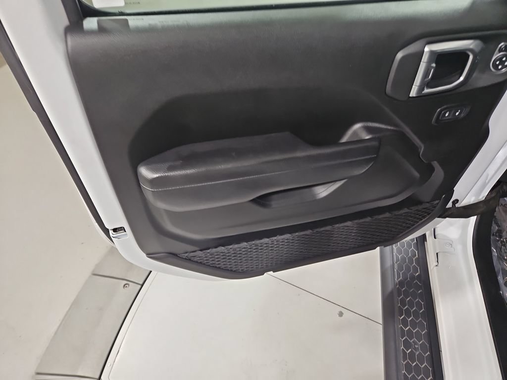 Used 2025 Jeep Wrangler Sport AWD/4WD image 11