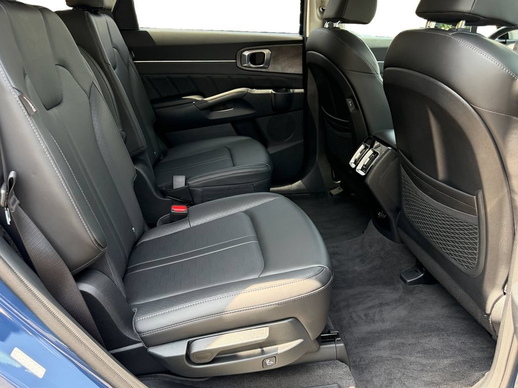Used 2025 Kia Sorento SX AWD/4WD image 9
