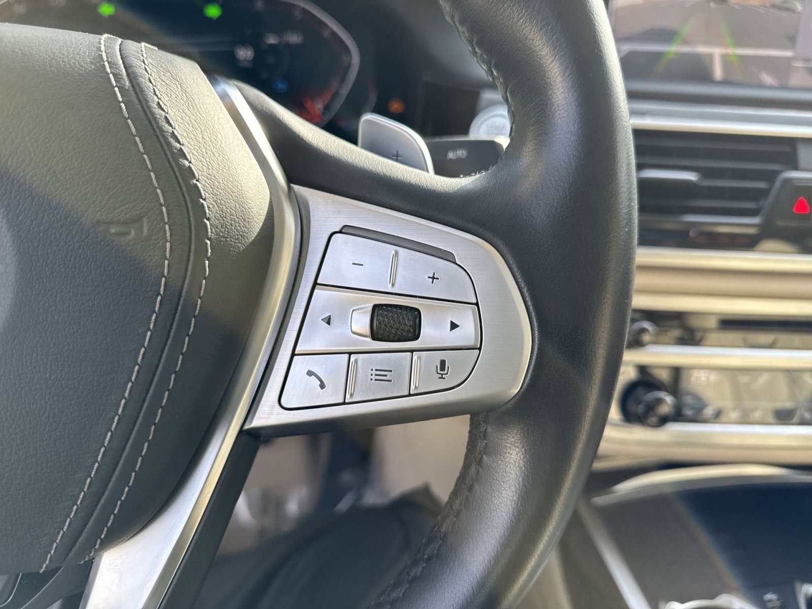 Used 2020 BMW 750i xDrive w/ Autobahn Package image 17