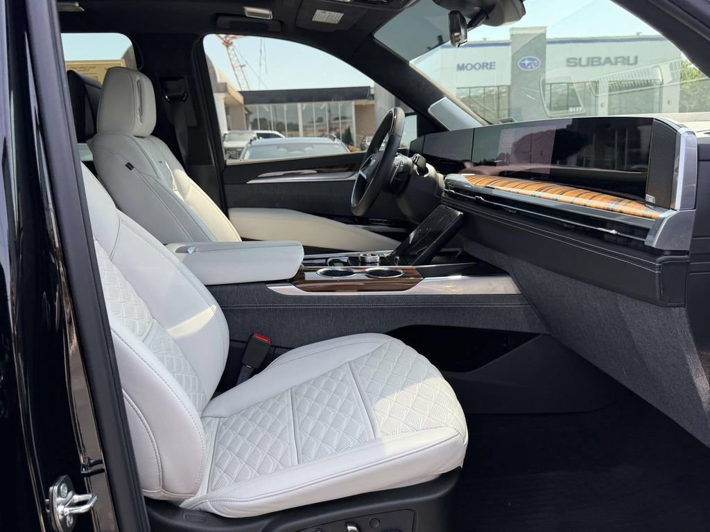 Certified 2026 Cadillac Escalade ESV Platinum Sport w/ LPO, ONYX Package AWD/4WD image 12