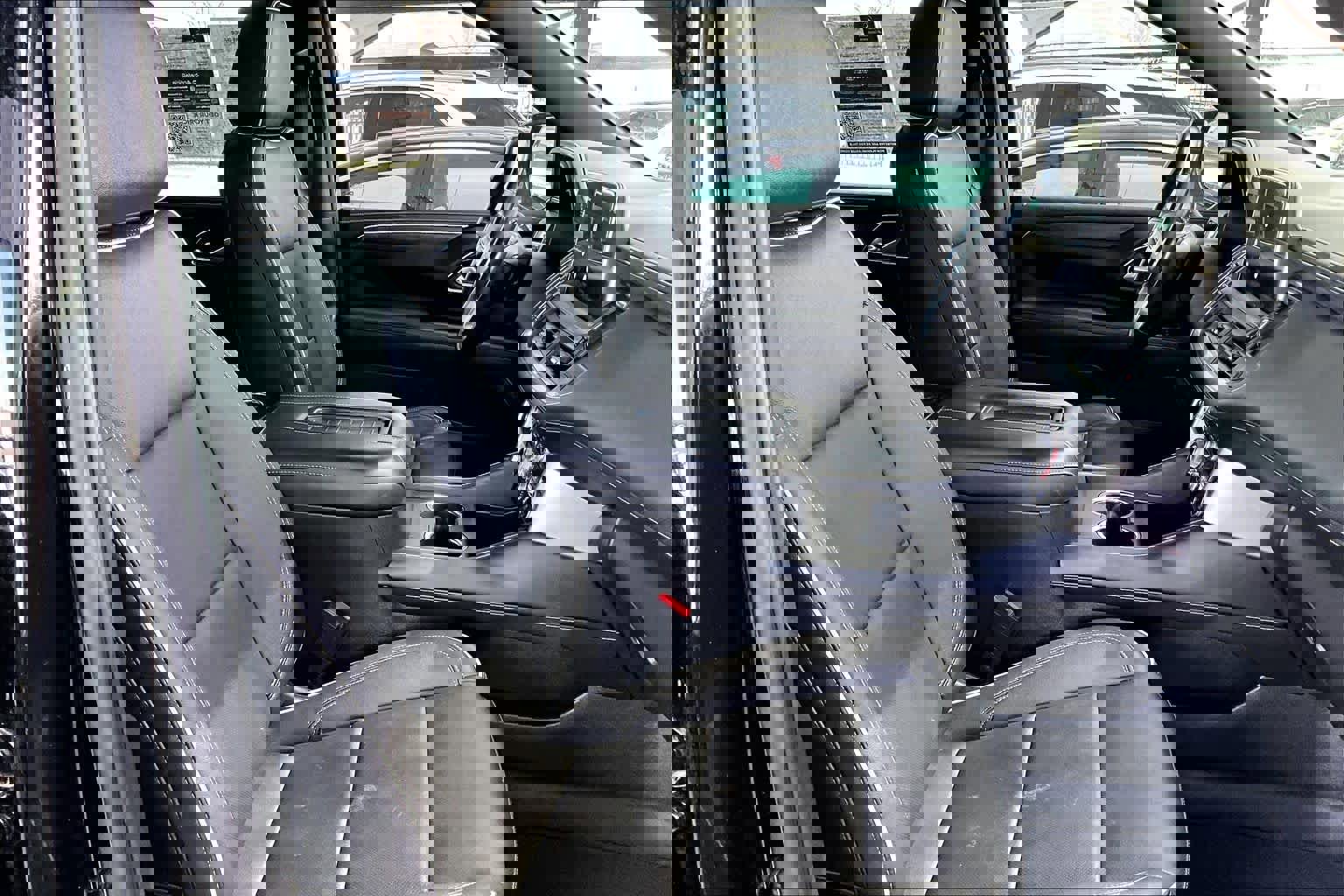 Used 2022 GMC Yukon SLT w/ SLT Premium Package image 9