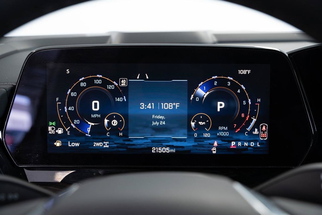 Used 2025 Chevrolet Suburban Z71 AWD/4WD image 18