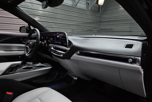 Used 2024 Cadillac Lyriq Luxury RWD image 13