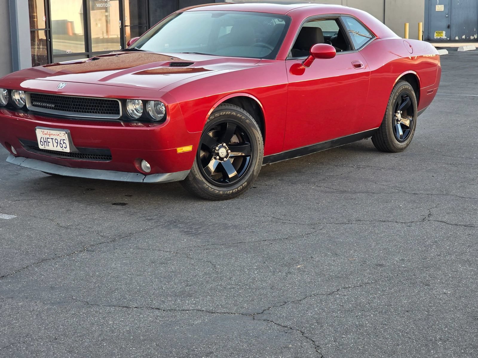 Used 2009 Dodge Challenger SE RWD image 3