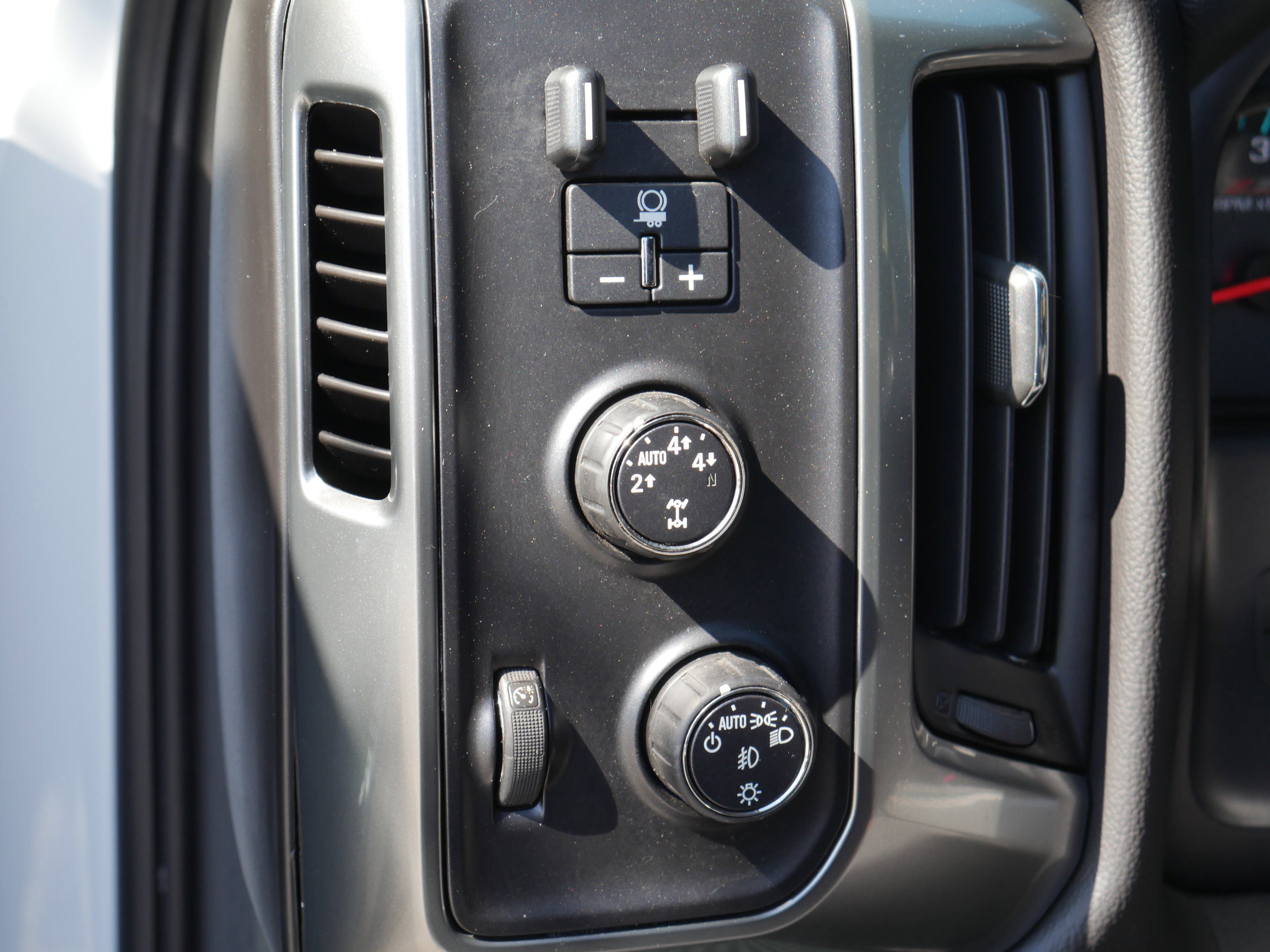 Used 2016 Chevrolet Silverado 1500 LT w/ All Star Edition AWD/4WD image 5