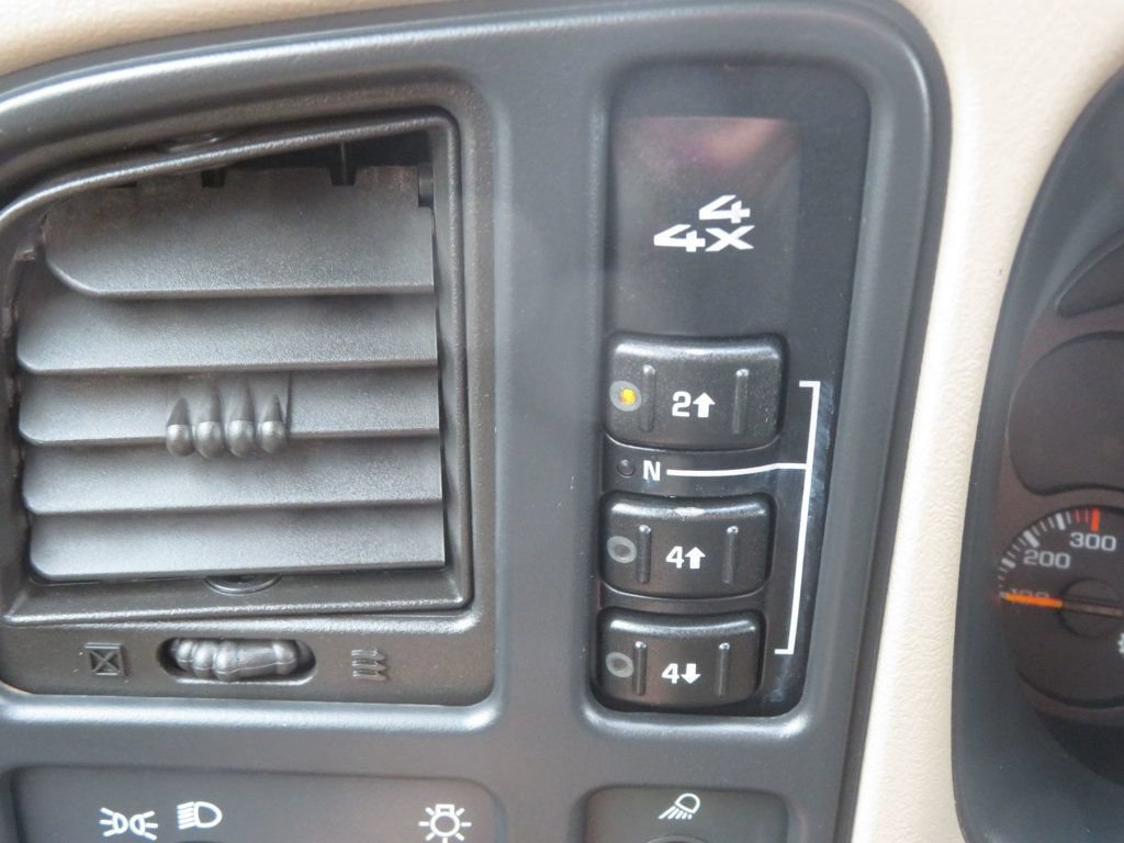 Used 2006 Chevrolet Silverado 2500 LT w/ Heavy-Duty Power Package AWD/4WD image 39
