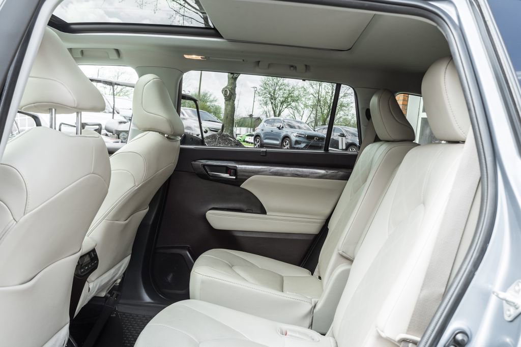 Used 2020 Toyota Highlander Platinum image 29