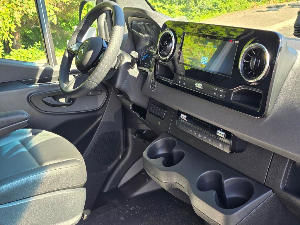 New 2025 Mercedes-Benz eSprinter 170 Cargo image 23
