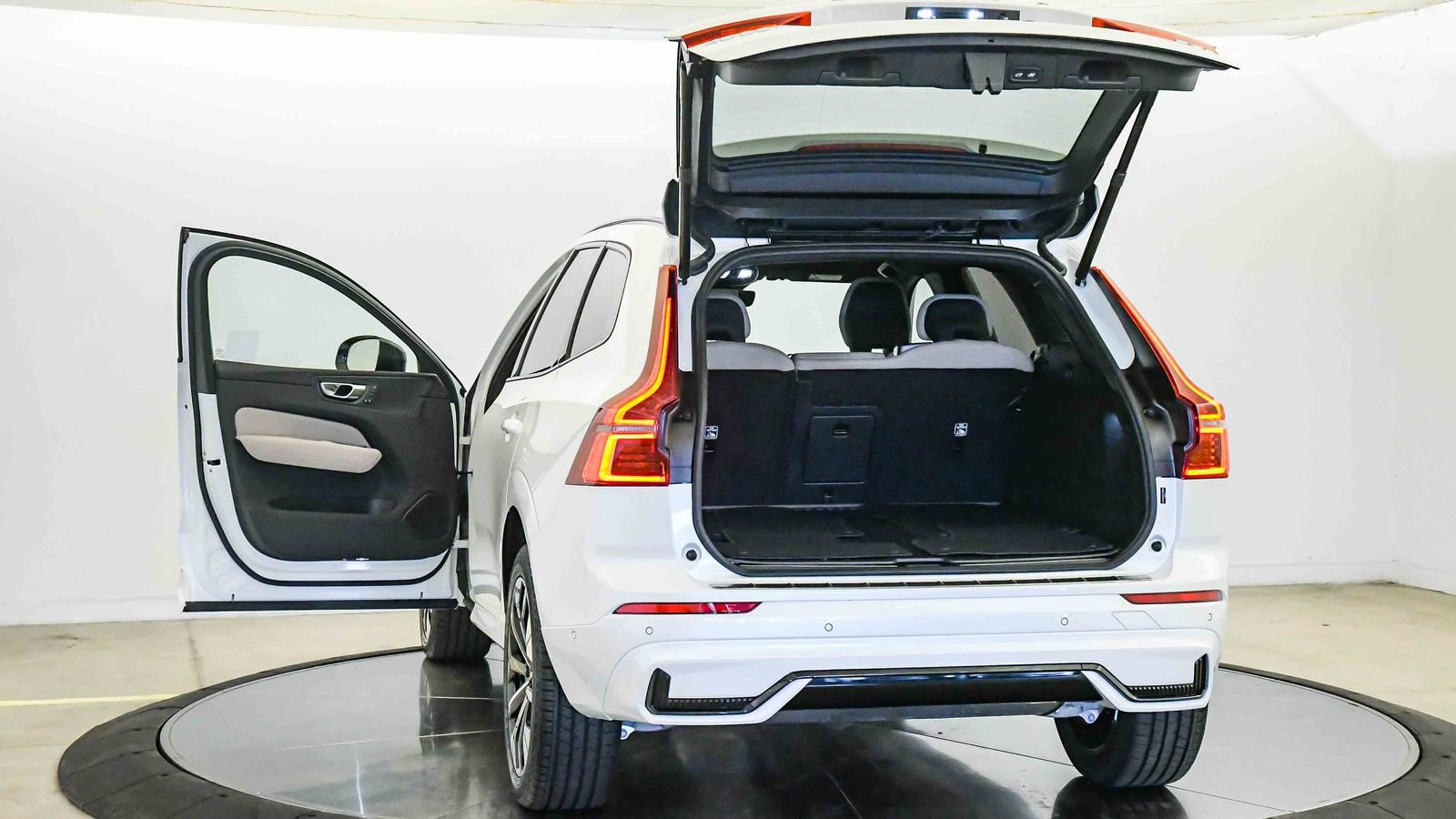 Certified 2026 Volvo XC60 B5 Plus w/ Protection Package Premier AWD/4WD image 26