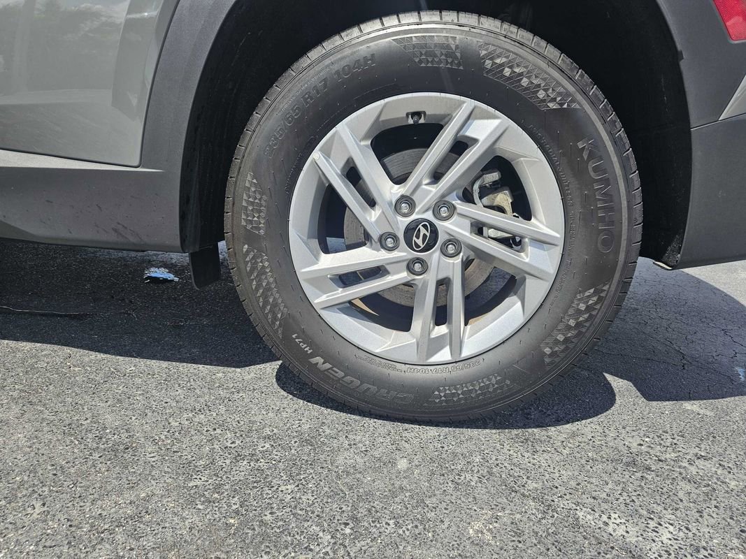 Used 2025 Hyundai Tucson SE image 4