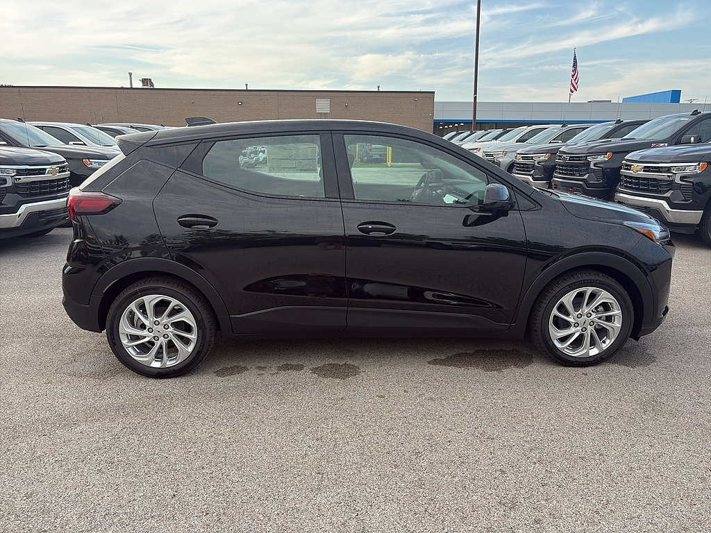 New 2027 Chevrolet Bolt LT w/ Comfort Package FWD image 6