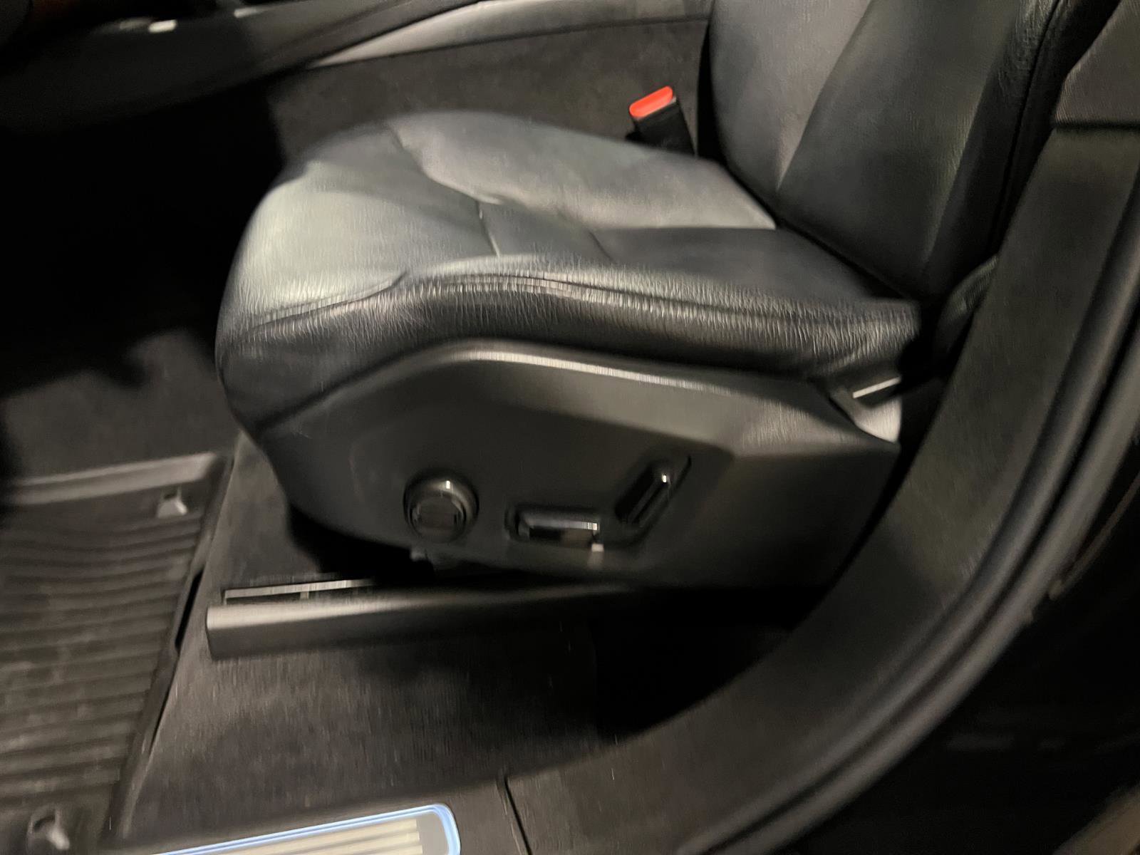 Used 2021 Volvo XC90 T6 Momentum image 24