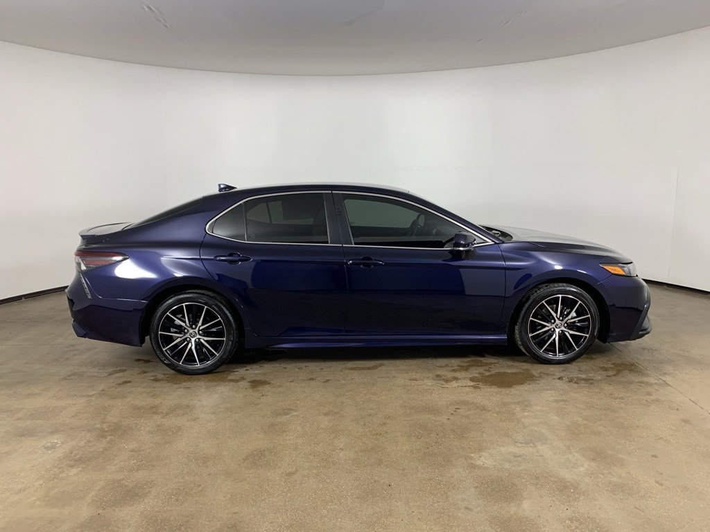 Used 2022 Toyota Camry SE image 7
