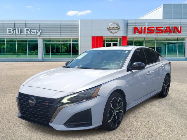 Used 2023 Nissan Altima 2.5 SR w/ SR Premium Package FWD image 3