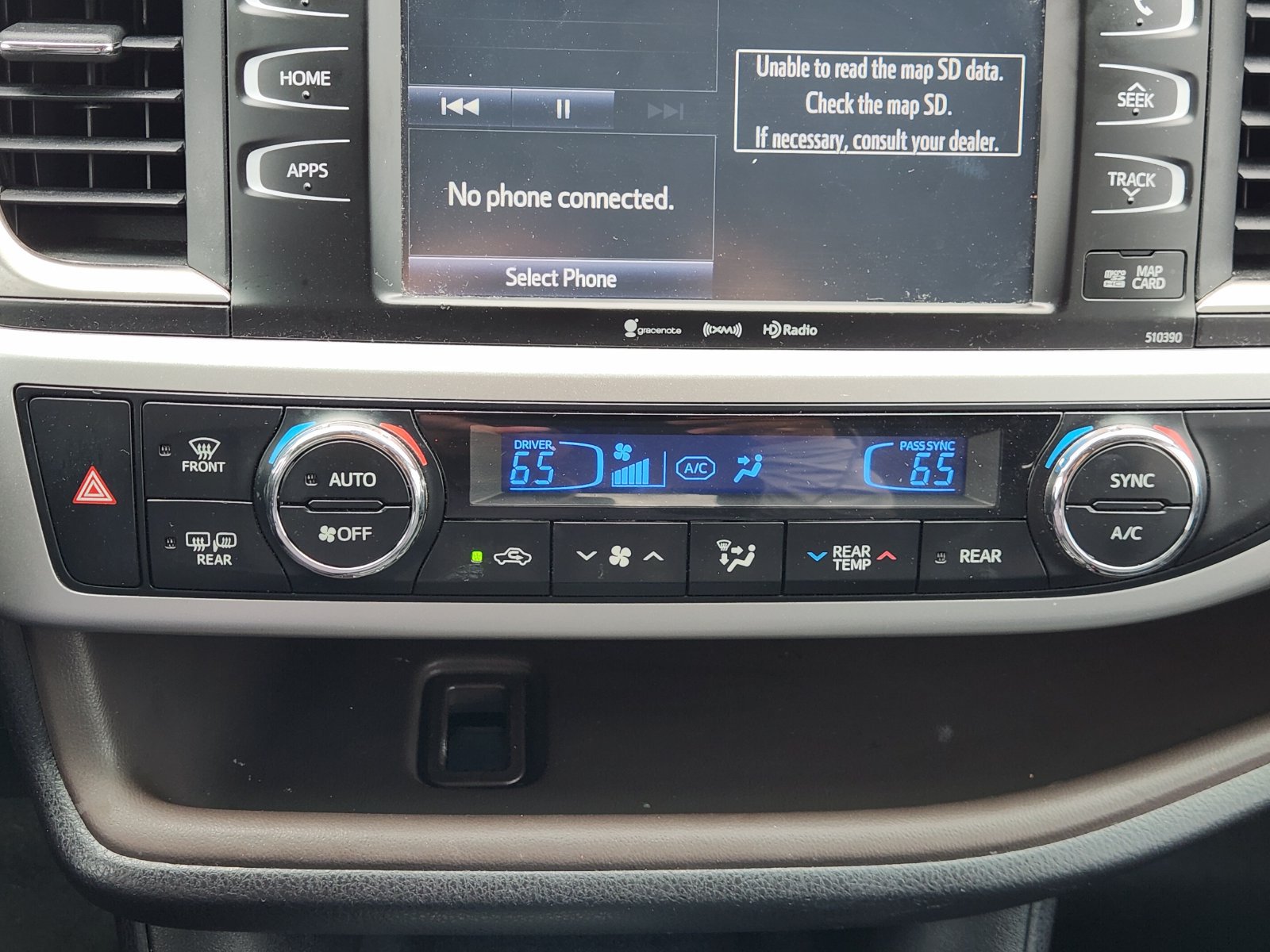 Used 2019 Toyota Highlander XLE AWD/4WD image 22