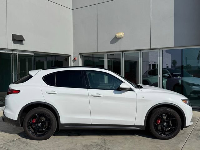 Used 2023 Alfa Romeo Stelvio Ti AWD/4WD image 9