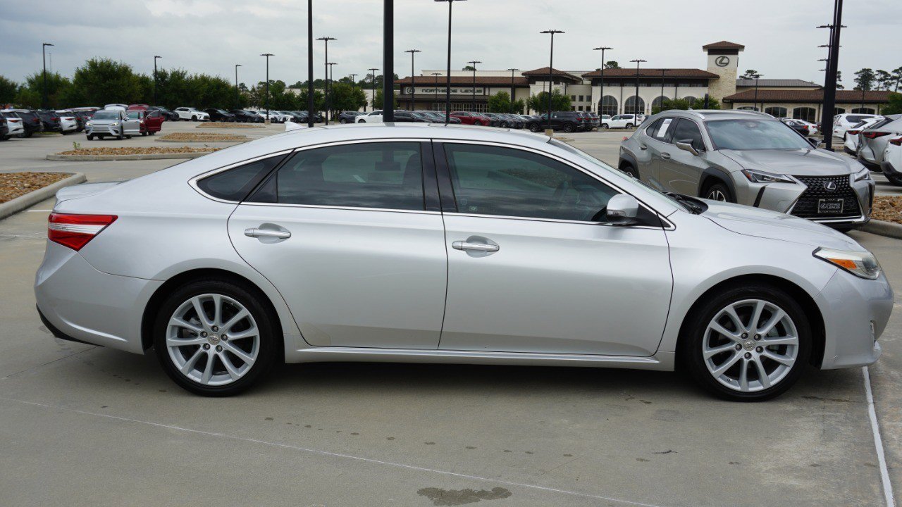 Used 2013 Toyota Avalon Limited image 4
